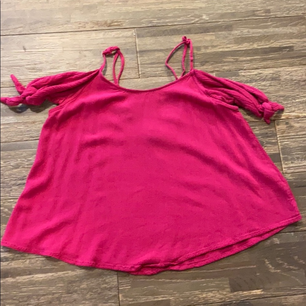 Cold-shoulder top